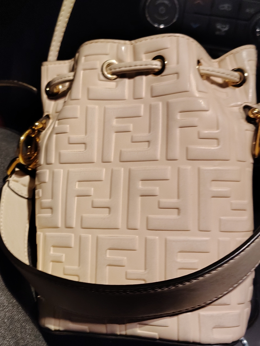Fendi Mon Tresor Bucket Bag Beige/Raffia - Picture 2 of 11